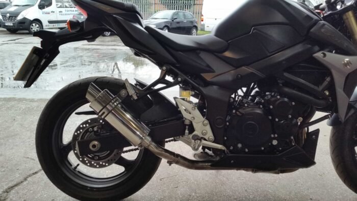Suzuki-GSR-750-De-cat-Pipes-by-Max-Torque-Cans-UK-1