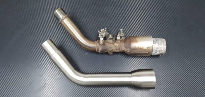 Suzuki-GSR-750-De-cat-Pipes-by-Max-Torque-Cans-UK-16